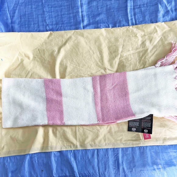 WINTER SCARF, KNITTED, WARM, PINK/WHITE, SUPPORTING BREAST CANCER RESEARCH, - Picture 2 of 3